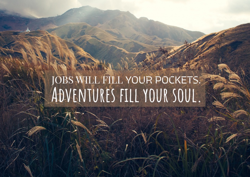 Postkarte Spruch Jobs will fill your pockets. Adventures fill your soul.