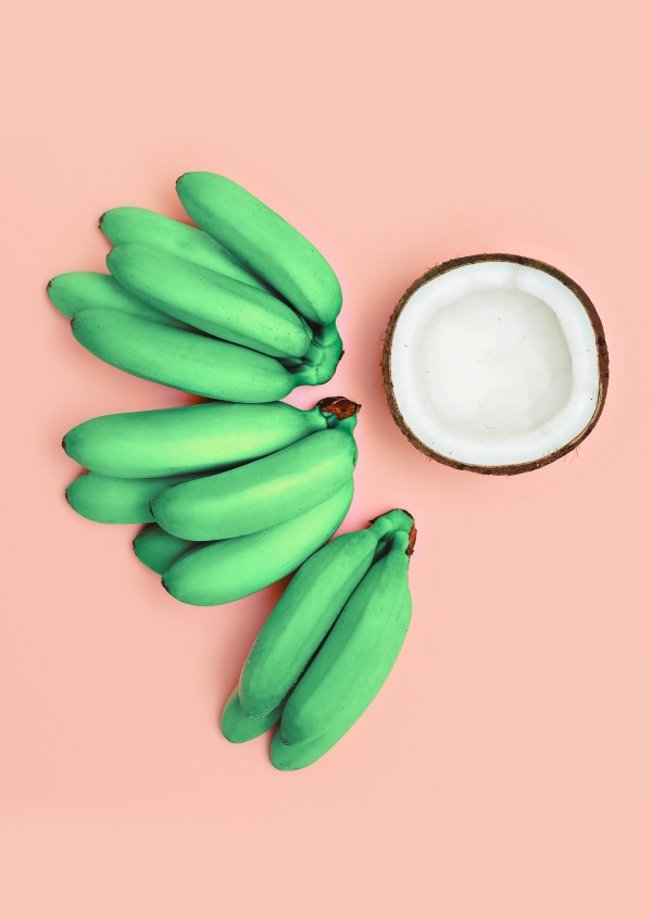 Kubistika grüne Bananen und Kokosnuss