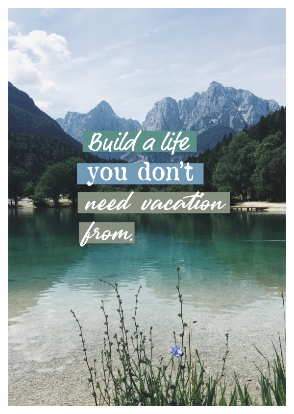 cartolina di avviso di Costruire una vita non hai bisogno di vacanza