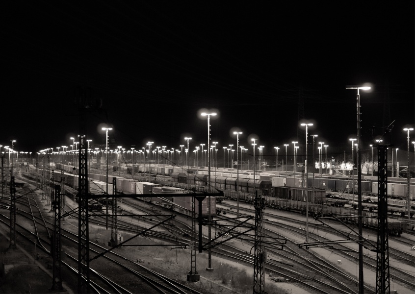 James Graf foto de mercancías de depósito por la noche