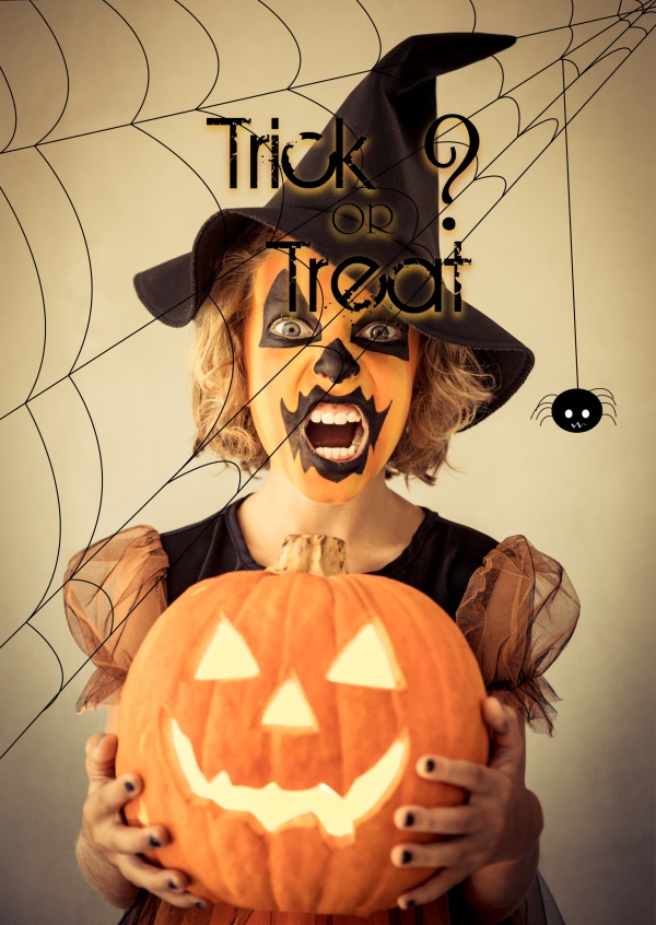 Over-Night-Design Halloween Postkarte Trick or treat