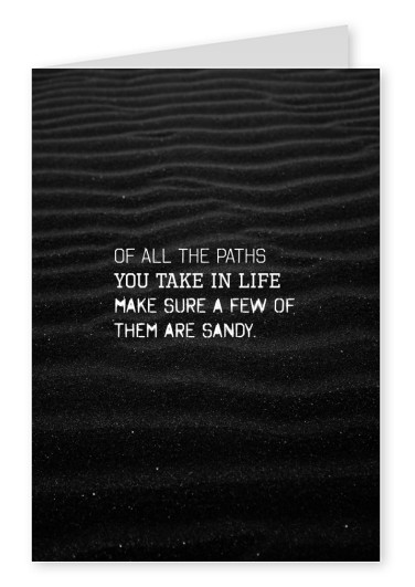 cartão-postal dizendo que DE todos os caminhos que tomamos na vida certifique-se de que alguns deles são de areia