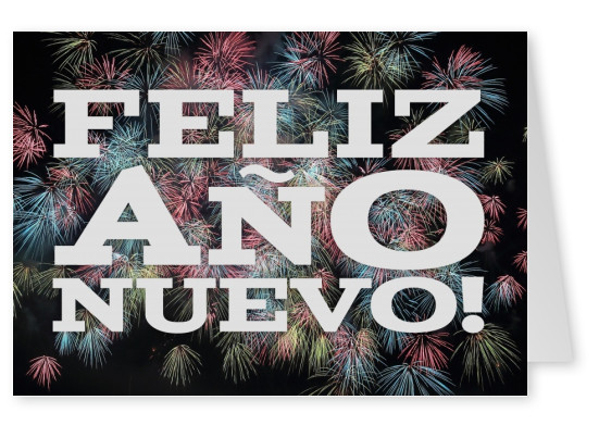 Feliz Año nuevo letras grandes sobrefoto de fuegos artificiales