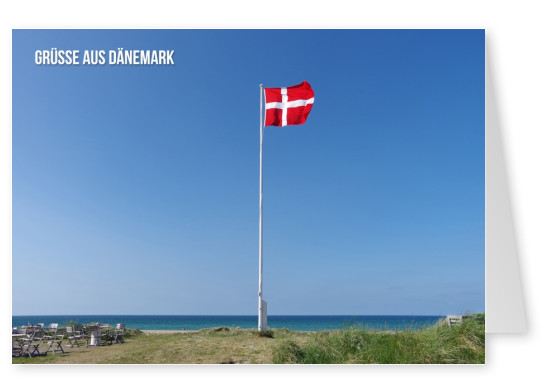 Grüße aus Dänemark – Flagge am Meer