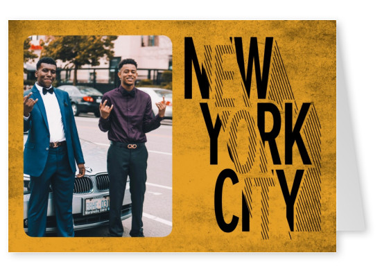 new york city in moderner,cooler schrift in schwarz auf ockerfarbenem hintergrund