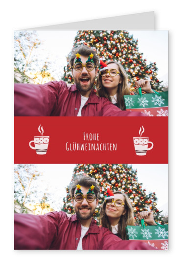 Personalisierbare Weihnachtskarte mit rotem mittigen Frohe Glühweinachten und zwei dampfenden Tassen