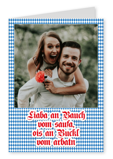 Personalisierbare Oktoberfest Postkarte in blau kariert mit rotem Text