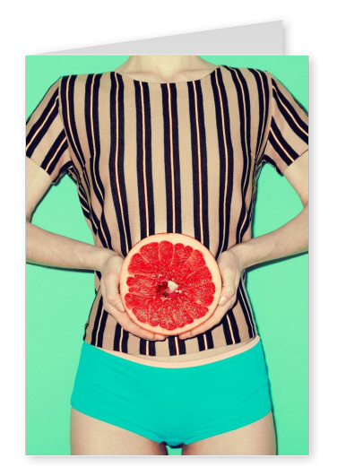 Kubistika Frauentorso mit Grapefruit