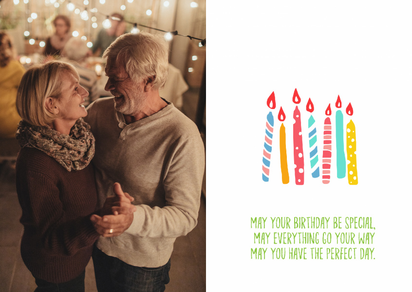 Kaart met lettertype en verjaardagen kaarsen