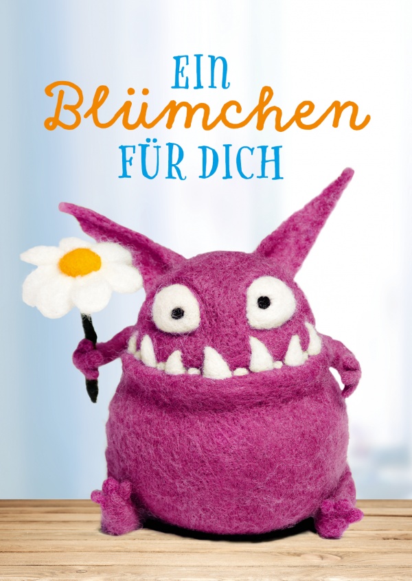 Foto von süßem Monster-Kuscheltier mit Gänseblümchen von Gutschverlag