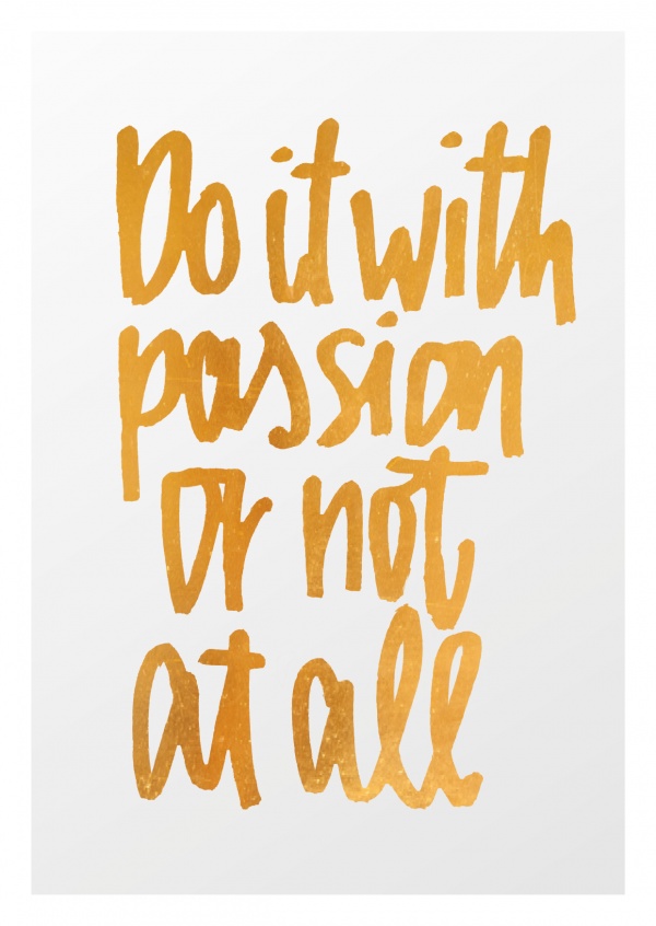Do it with passion or not at all. Spruch in goldener Handschrift–mypostcard
