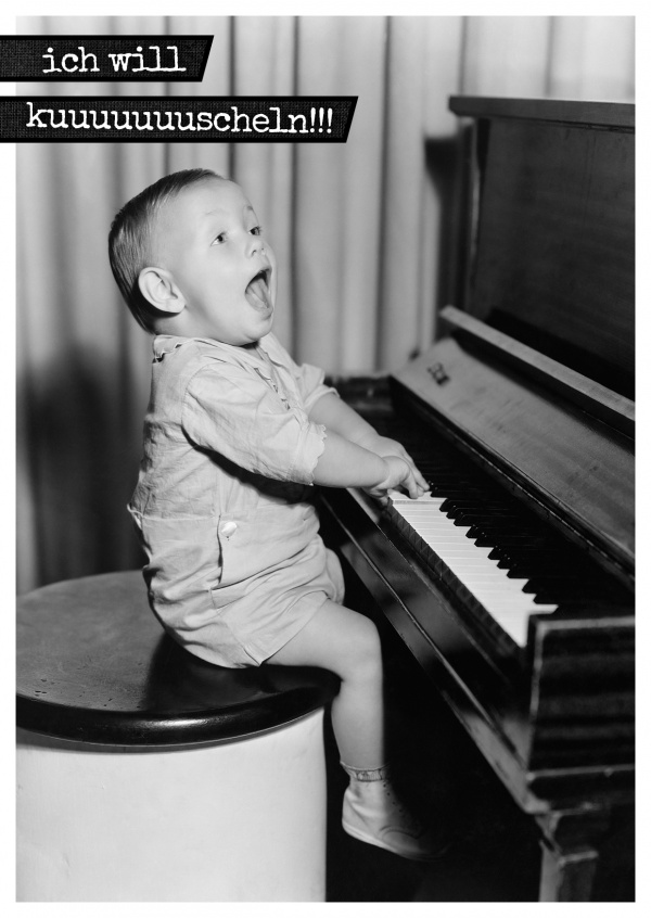 Retro foto baby klavier spielen ich wil kuscheln lustig