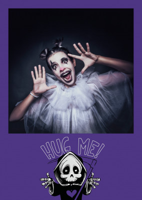 Hug me! Halloween card