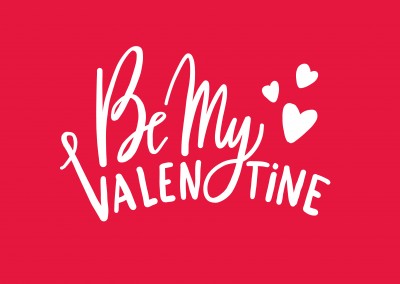 Be my Valentine - Handgeschrieben auf rotem Hintergrund