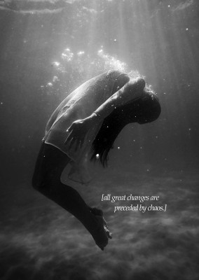 Kubistika black n white  photo of woman underwater