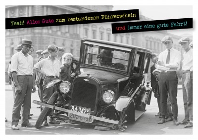 Bestandener Führerschein Gratulation mit Vintage-Foto von kleinem Jungen in Auto–mypostcard