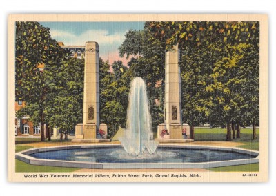 Grand Rapids, Michigan, World War Veterans' Memorial Pillars, Fulton Street Park