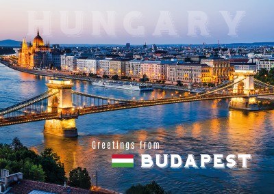 Postkarte mit einem foto von Budapest mit der donau im vordergrund in abendlicher stimmung
