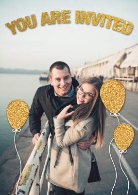 personalisierbare Einladungskarte mit goldenen Ballons