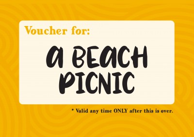postal diciendo que Vale por: un picnic en la playa (válido sólo cuando este terminado)