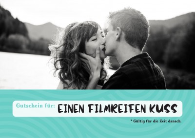 cartolina dicendo Gutschein für einen filmreifen Kuss (valido für die Zeit danach)