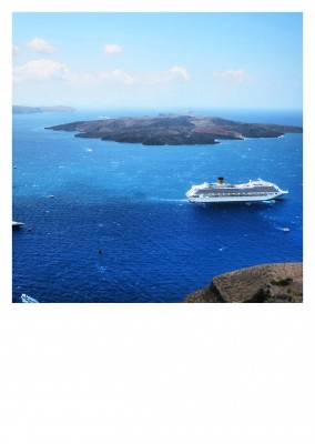 Foto Santorin Vogelperspektive Insel mit Schiff