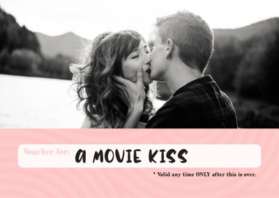 cartão-postal dizendo Voucher: um filme kiss (válido somente quando esta for mais)