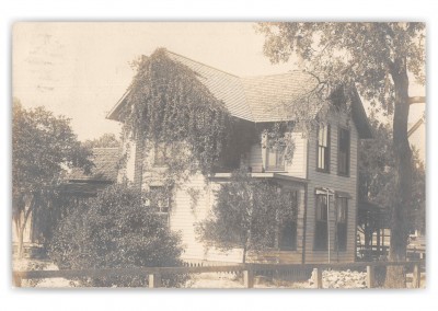 Tarpon Springs Florida Vine Covered Residence